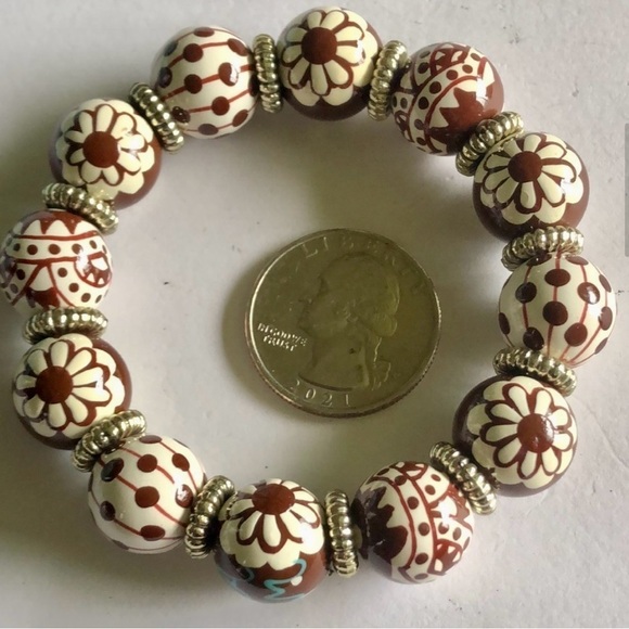 Angela Moore Hand Painted Brown & White Beaded Stretchy Bracelet - Picture 4 of 4